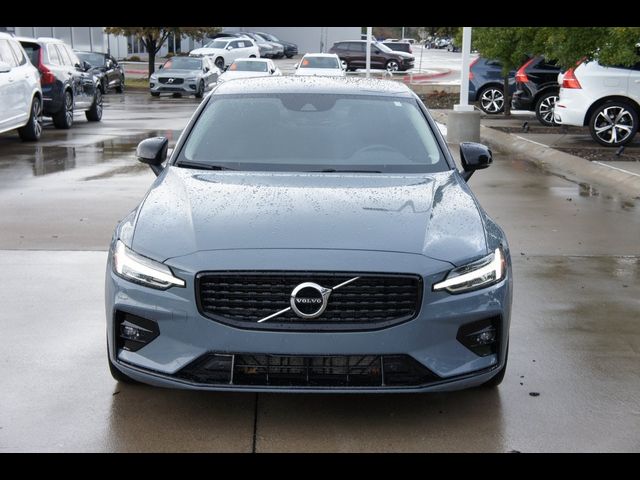 2022 Volvo S60 Momentum