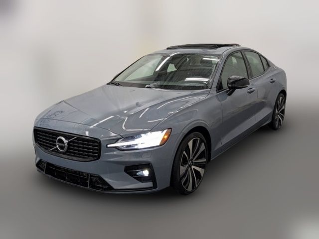 2022 Volvo S60 Momentum