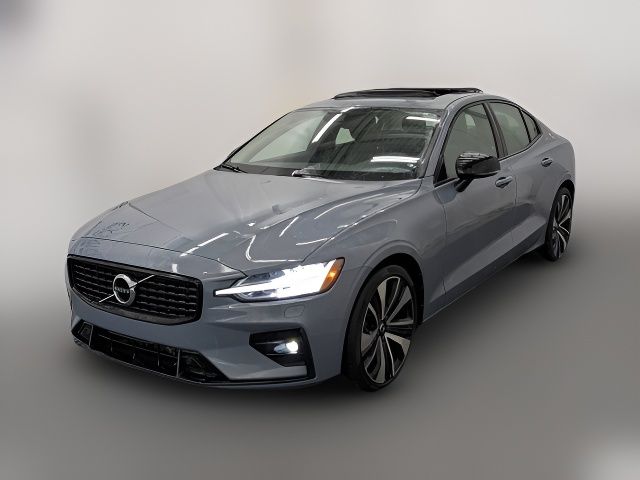 2022 Volvo S60 Momentum