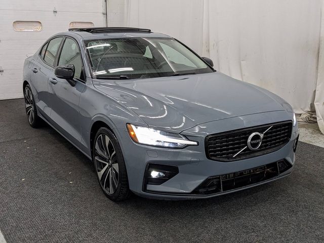 2022 Volvo S60 Momentum