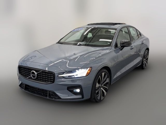 2022 Volvo S60 Momentum