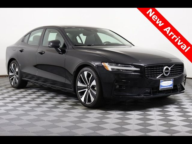 2022 Volvo S60 Momentum