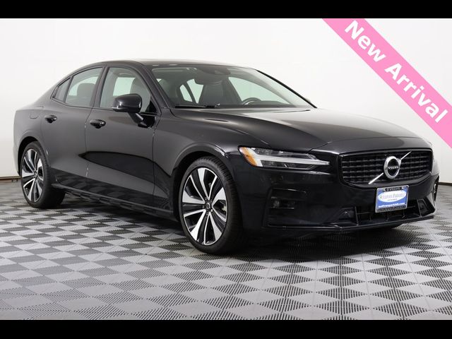 2022 Volvo S60 Momentum