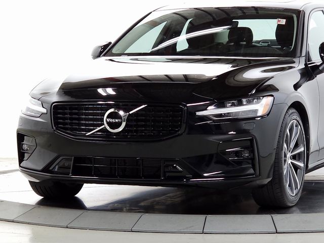 2022 Volvo S60 Momentum