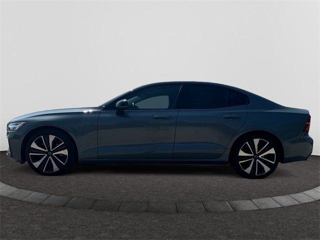 2022 Volvo S60 Momentum