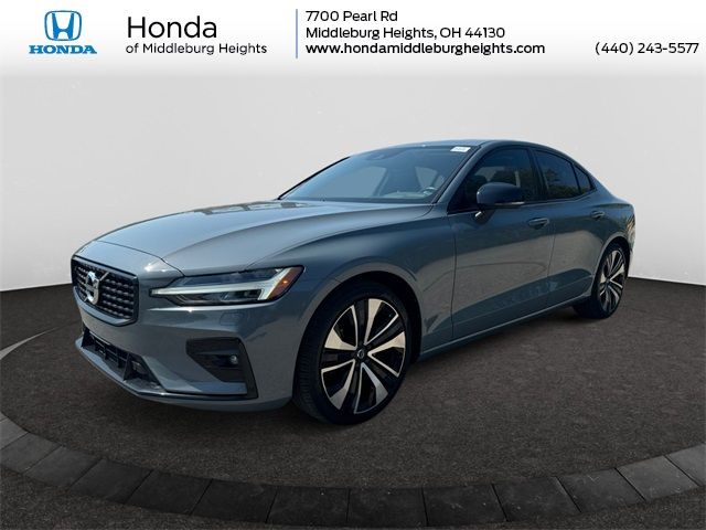 2022 Volvo S60 Momentum