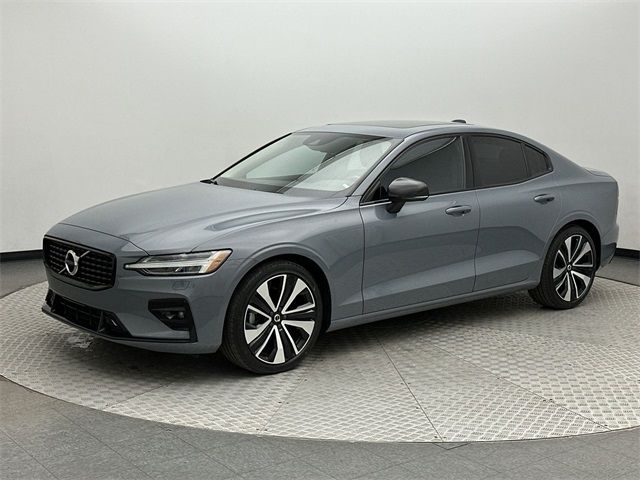 2022 Volvo S60 Momentum