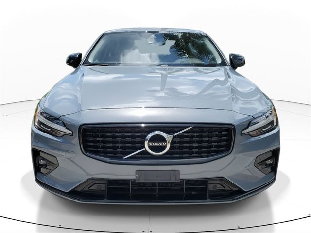 2022 Volvo S60 Momentum