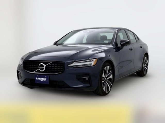 2022 Volvo S60 Momentum