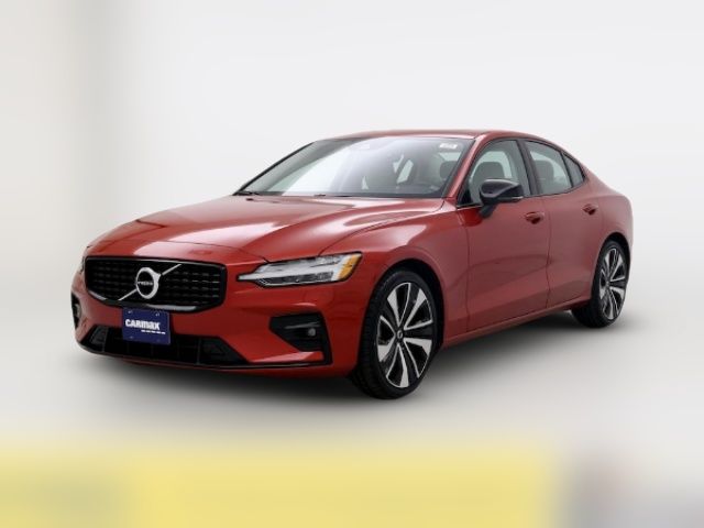 2022 Volvo S60 Momentum