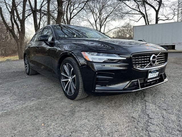 2022 Volvo S60 Momentum