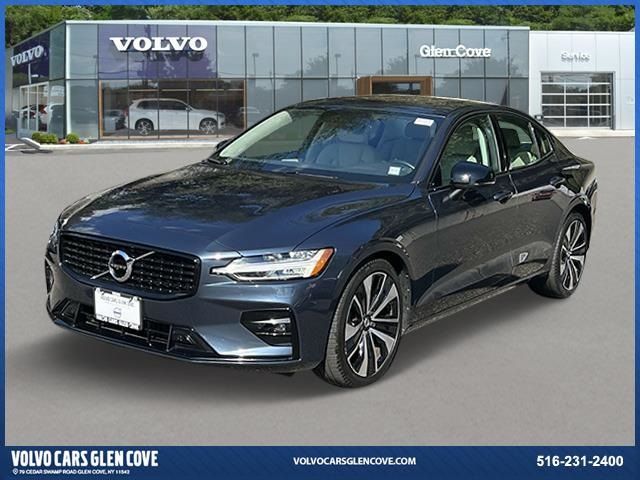 2022 Volvo S60 Momentum