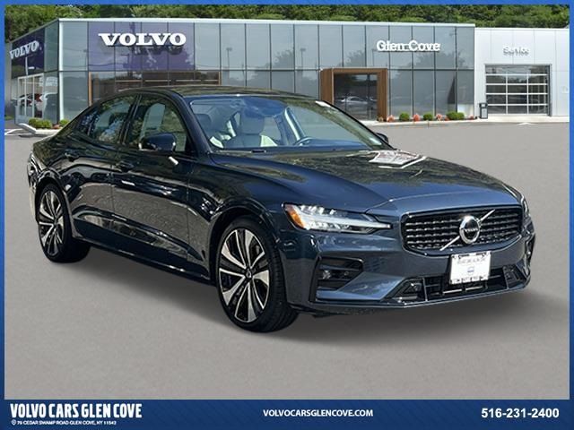 2022 Volvo S60 Momentum