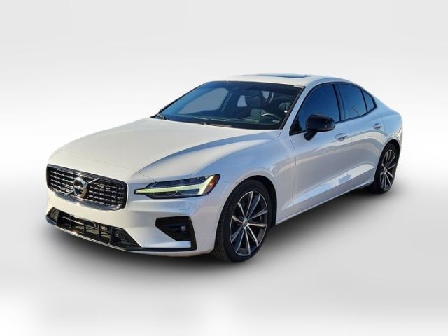 2022 Volvo S60 Momentum