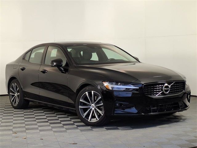 2022 Volvo S60 Momentum