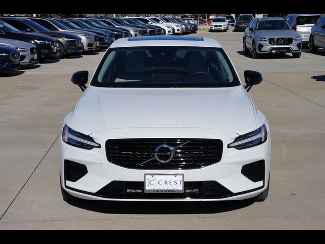 2022 Volvo S60 Momentum