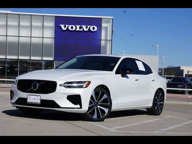 2022 Volvo S60 Momentum