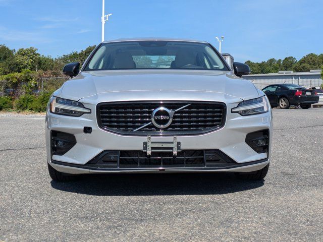 2022 Volvo S60 Momentum