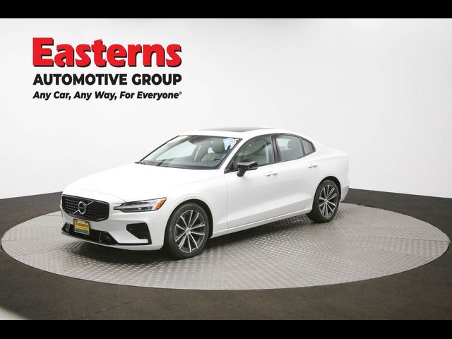 2022 Volvo S60 Momentum