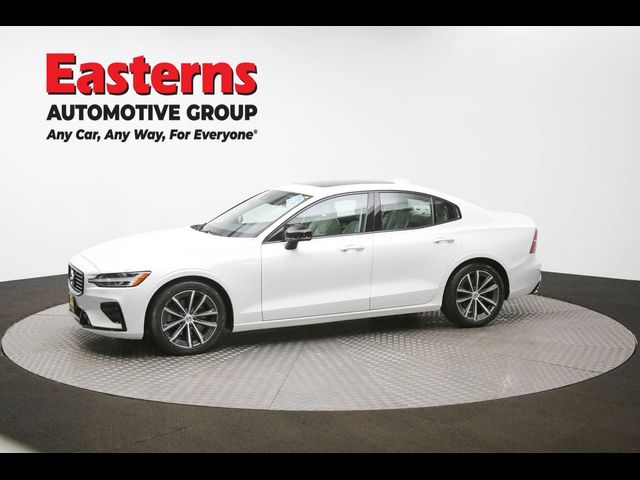 2022 Volvo S60 Momentum