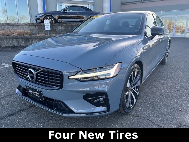 2022 Volvo S60 Momentum