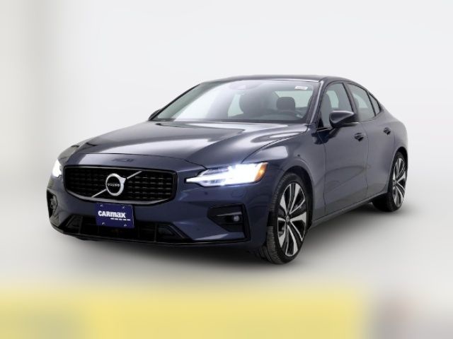 2022 Volvo S60 Momentum