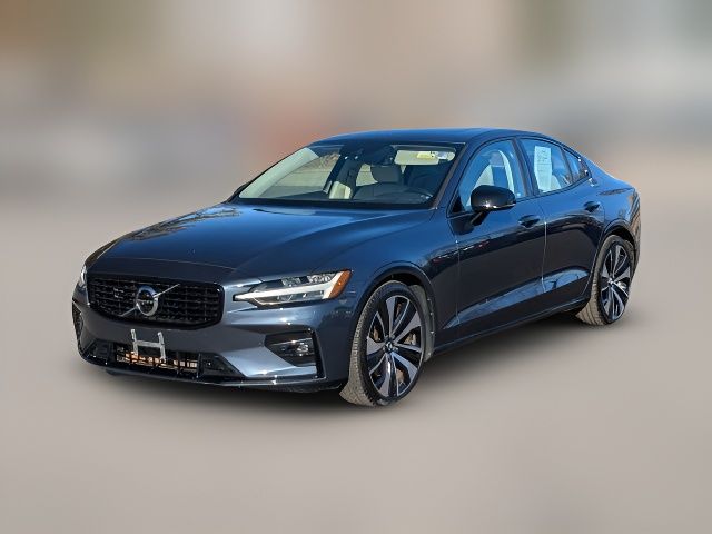 2022 Volvo S60 Momentum