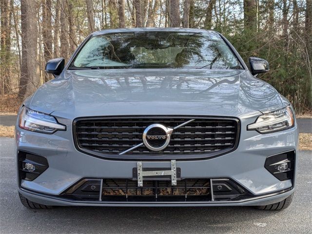 2022 Volvo S60 Momentum