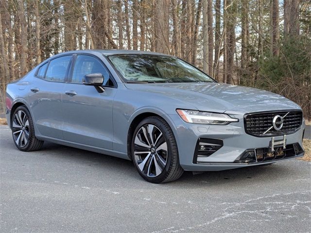 2022 Volvo S60 Momentum