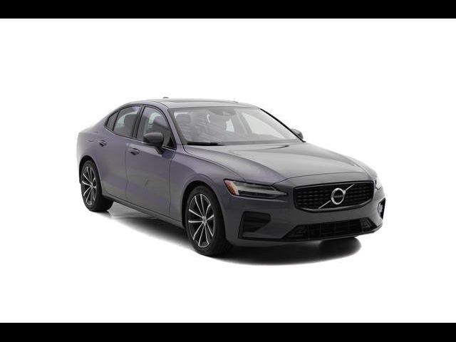 2022 Volvo S60 Momentum