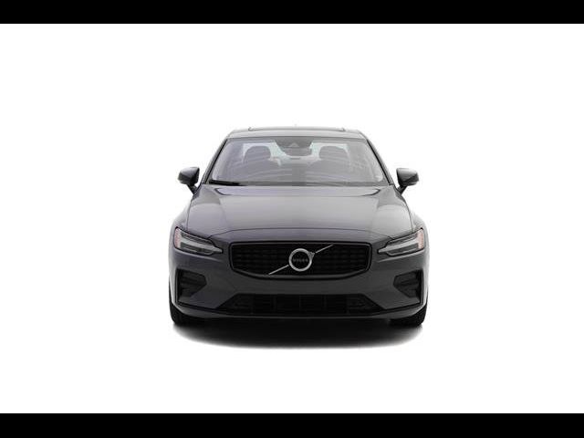 2022 Volvo S60 Momentum