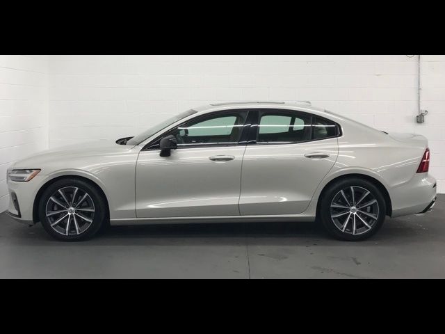 2022 Volvo S60 Momentum