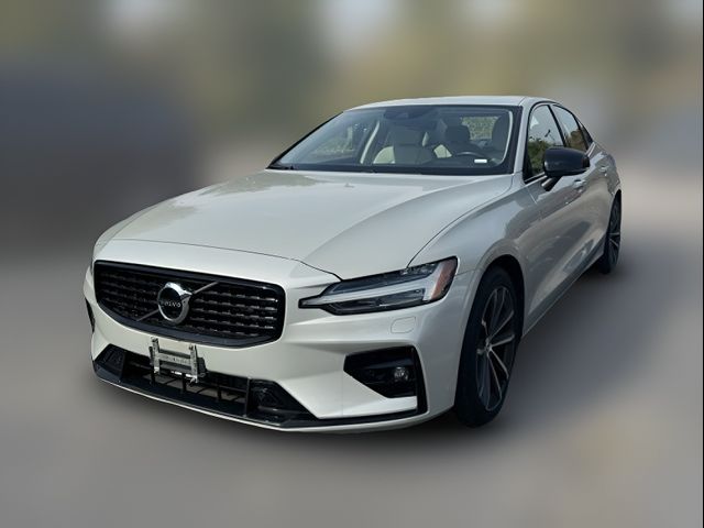 2022 Volvo S60 Momentum