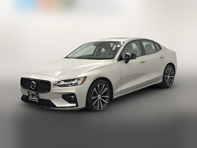 2022 Volvo S60 Momentum