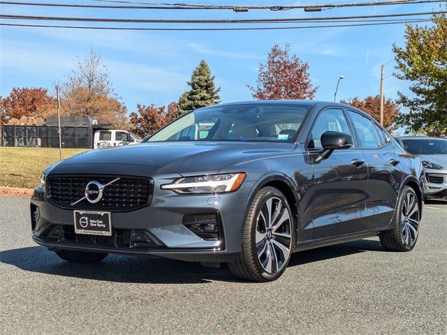 2022 Volvo S60 Momentum