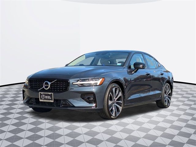 2022 Volvo S60 Momentum