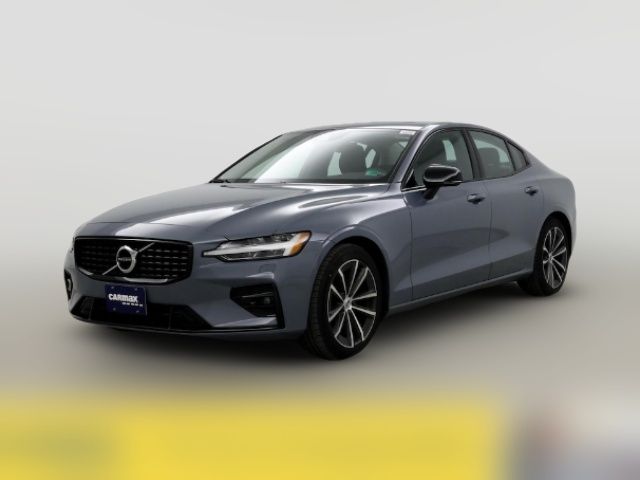 2022 Volvo S60 Momentum