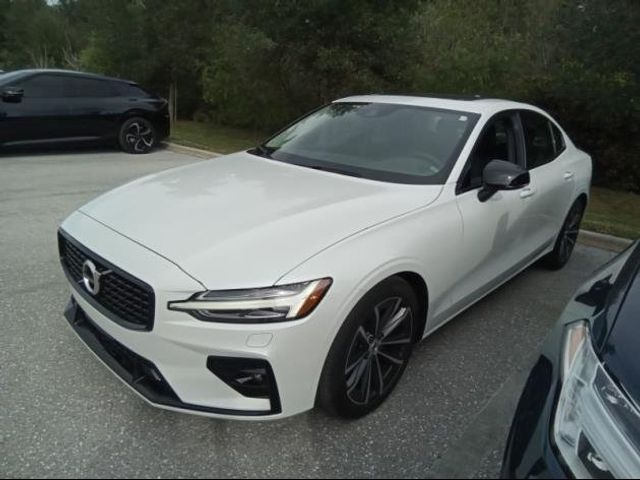 2022 Volvo S60 Momentum