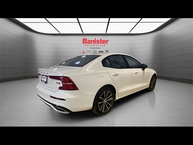 2022 Volvo S60 Momentum