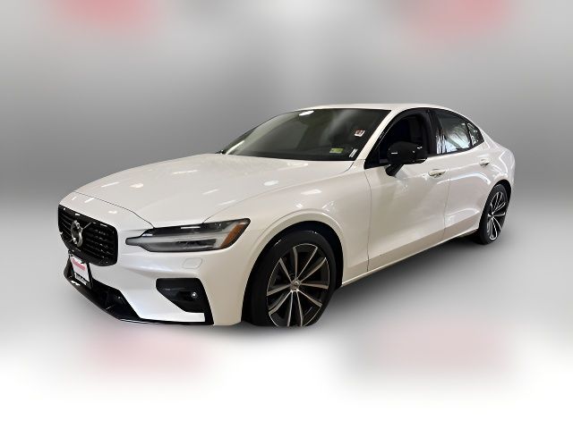 2022 Volvo S60 Momentum