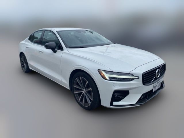 2022 Volvo S60 Momentum