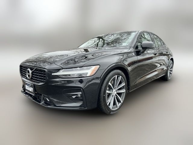 2022 Volvo S60 Momentum