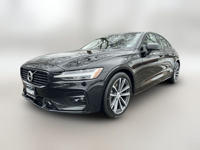 2022 Volvo S60 Momentum