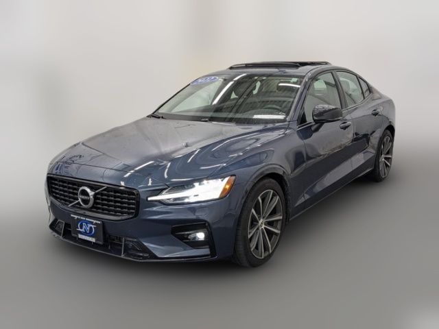 2022 Volvo S60 Momentum