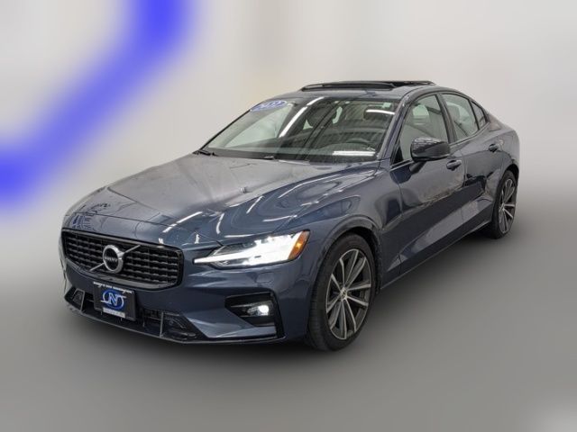 2022 Volvo S60 Momentum