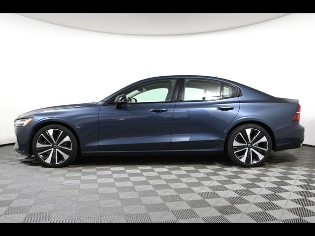 2022 Volvo S60 Momentum