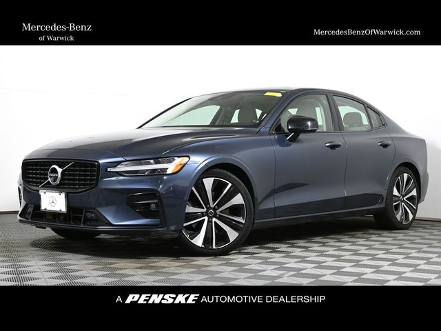 2022 Volvo S60 Momentum