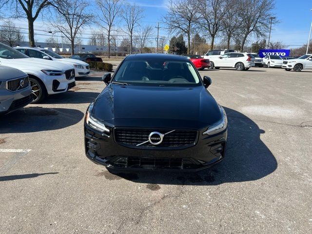 2022 Volvo S60 Momentum