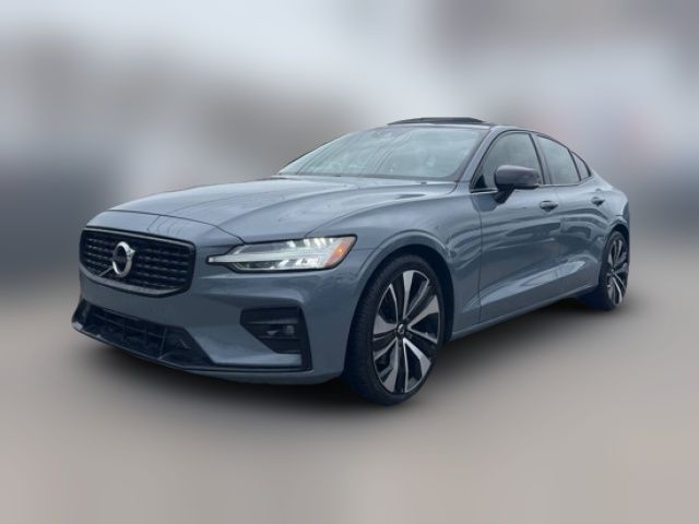 2022 Volvo S60 Momentum