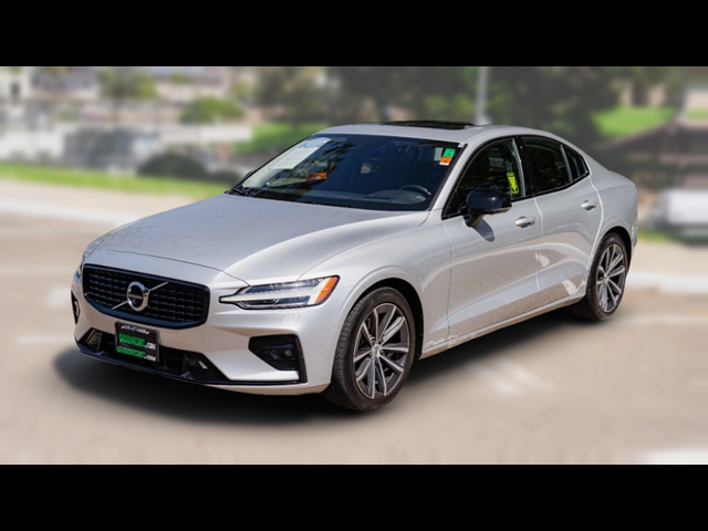 2022 Volvo S60 Momentum